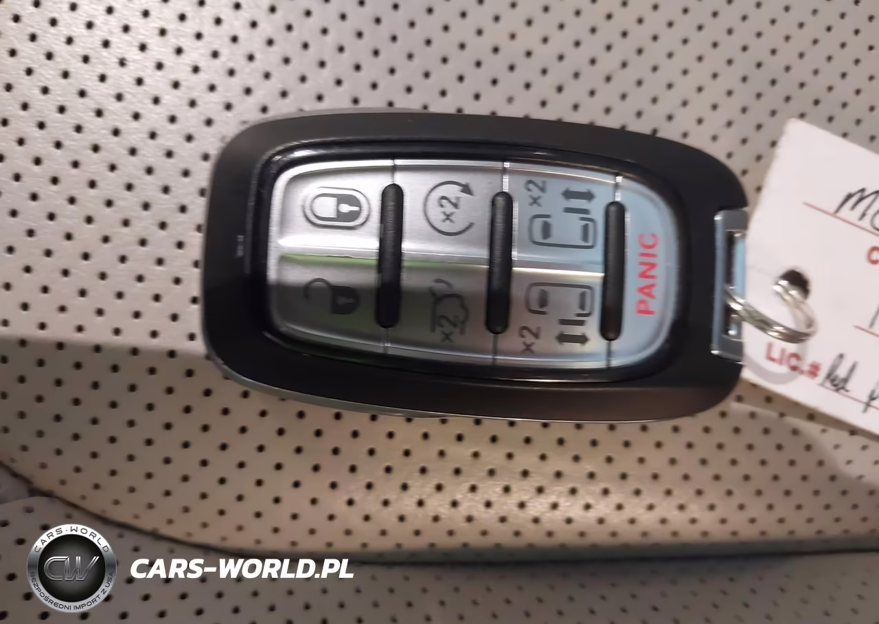 2018 Chrysler Pacifica Limited VIN:2C4RC1GG7JR155093 - 11