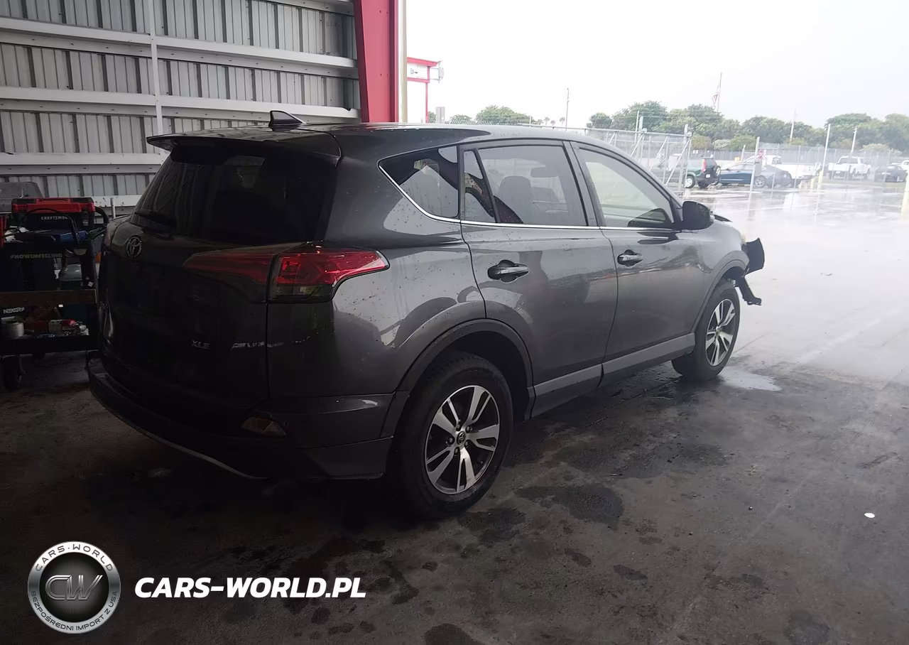 2018 Toyota Rav4 Xle VIN:JTMWFREV3JD131774 - 4