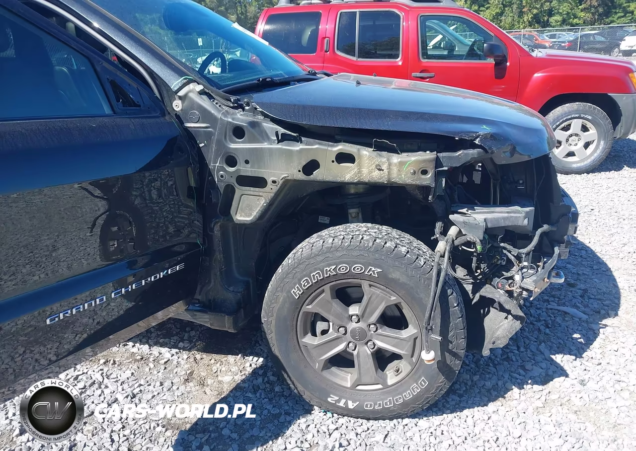 2016 Jeep Grand Cherokee Overland VIN:1C4RJFCG2GC452749 - 17