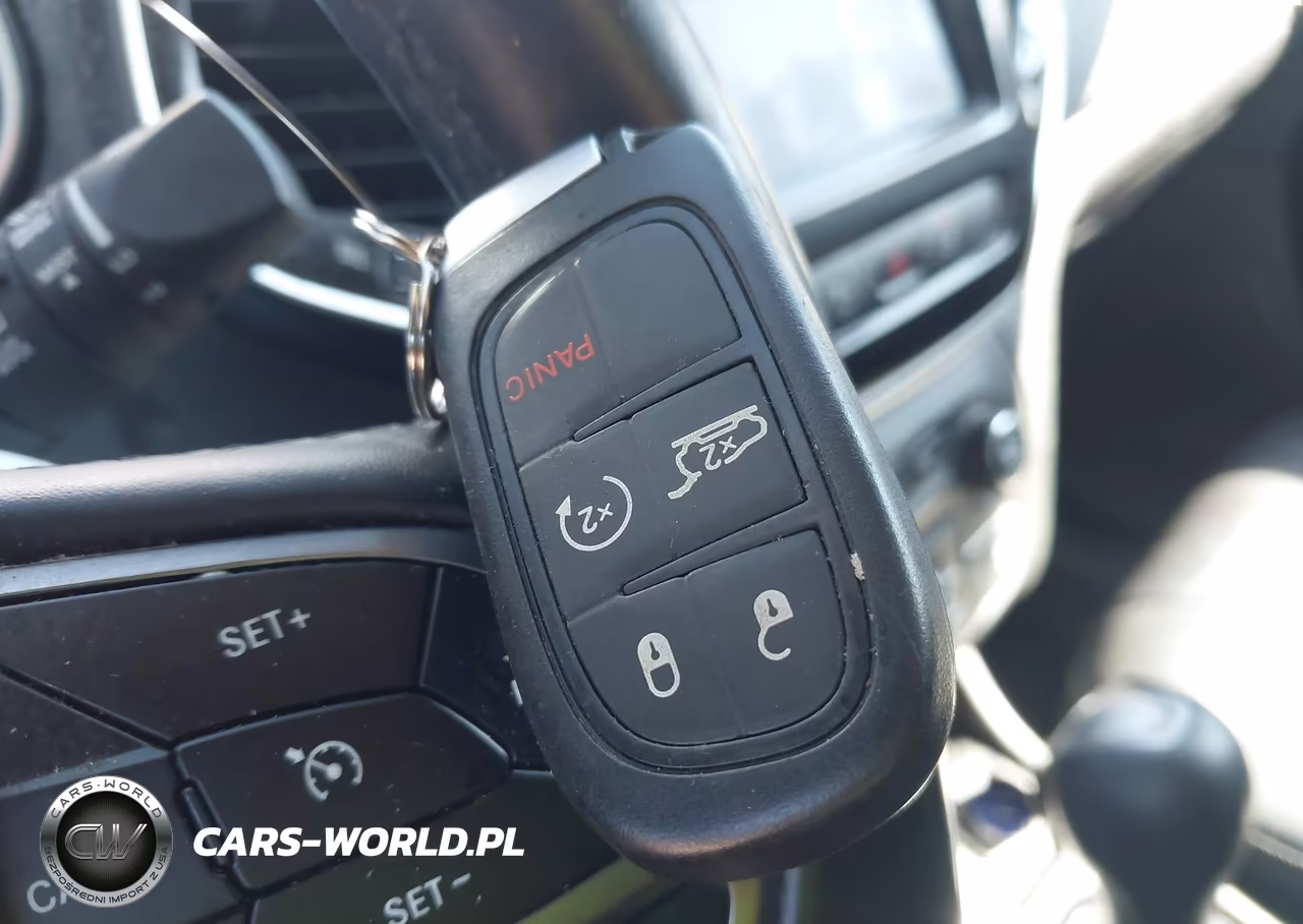 2020 Jeep Cherokee Limited 4X4 VIN:1C4PJMDX8LD622465 - 11