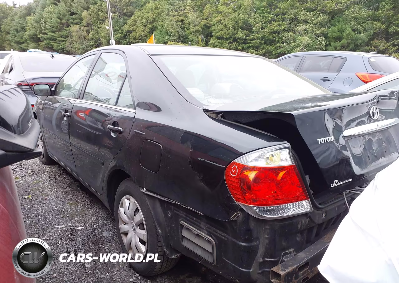 2005 Toyota Camry Le VIN:4T1BE32K55U038300 - 3