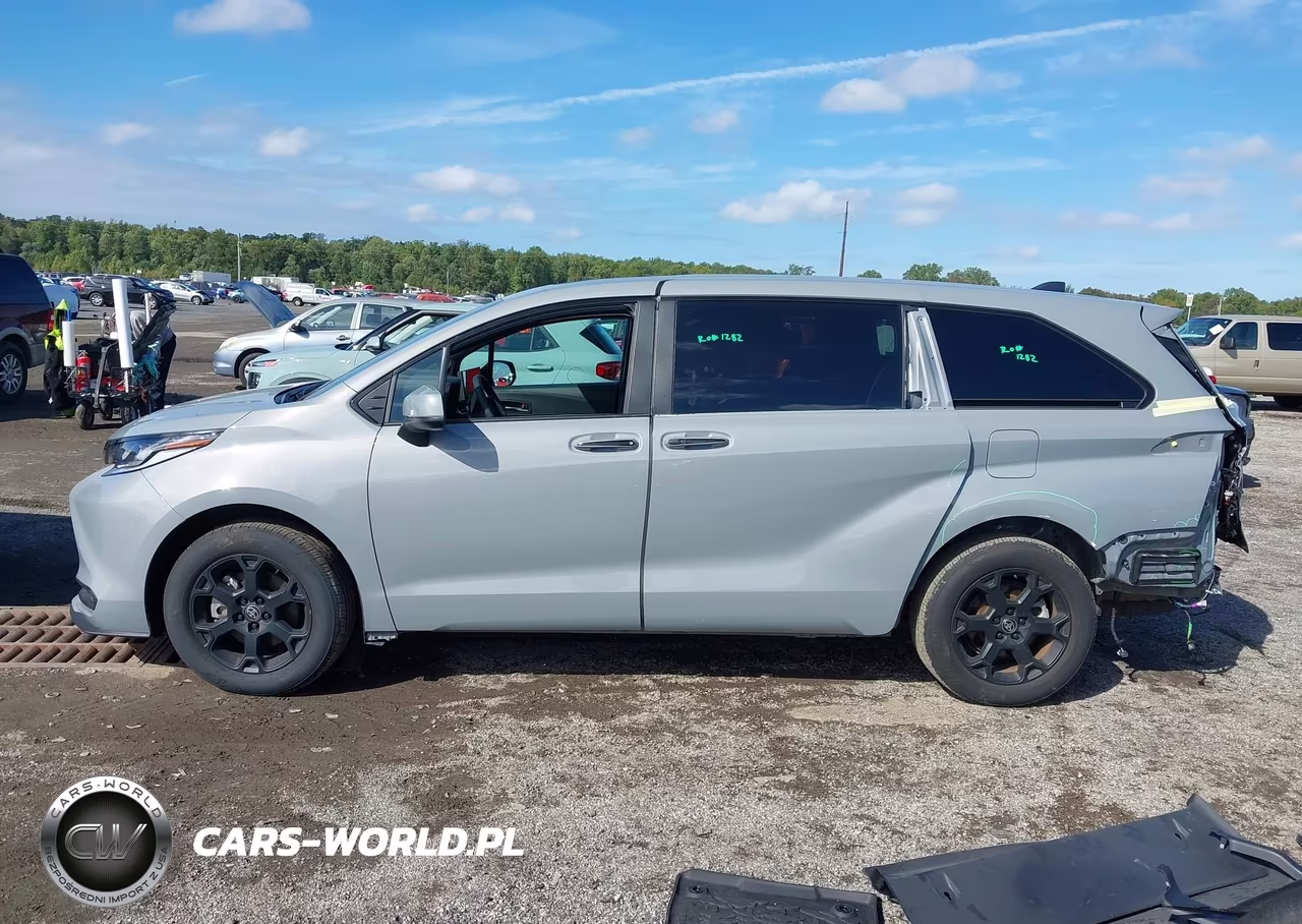 2025 Toyota Sienna Woodland Edition VIN:5TDCSKFC1SS200874 - 15
