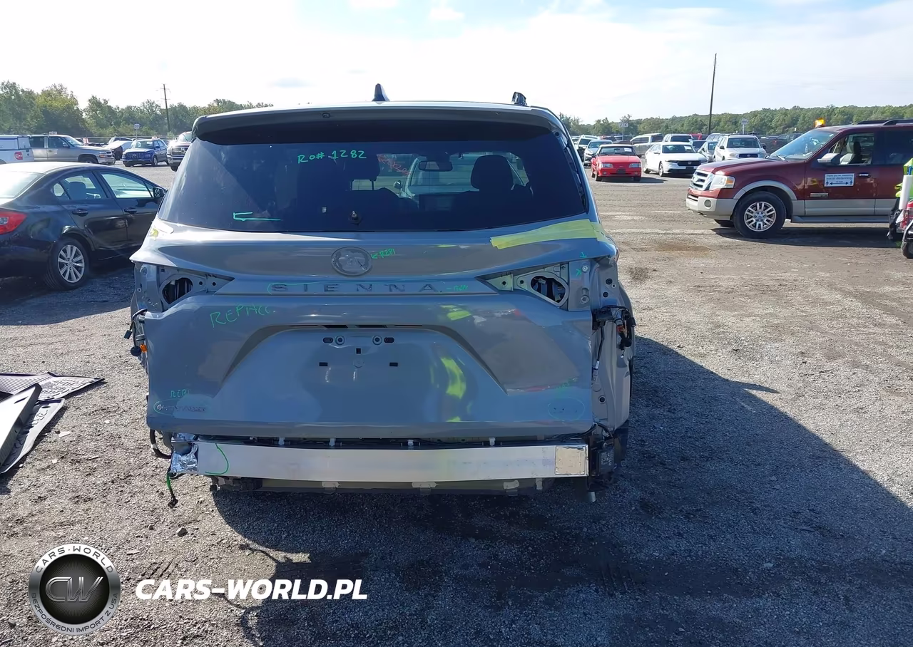 2025 Toyota Sienna Woodland Edition VIN:5TDCSKFC1SS200874 - 17