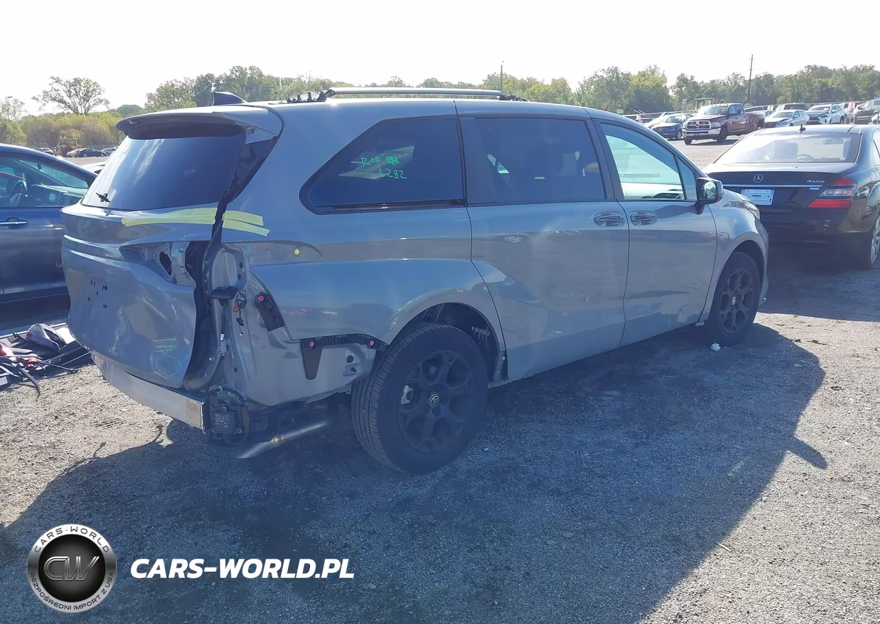 2025 Toyota Sienna Woodland Edition VIN:5TDCSKFC1SS200874 - 4