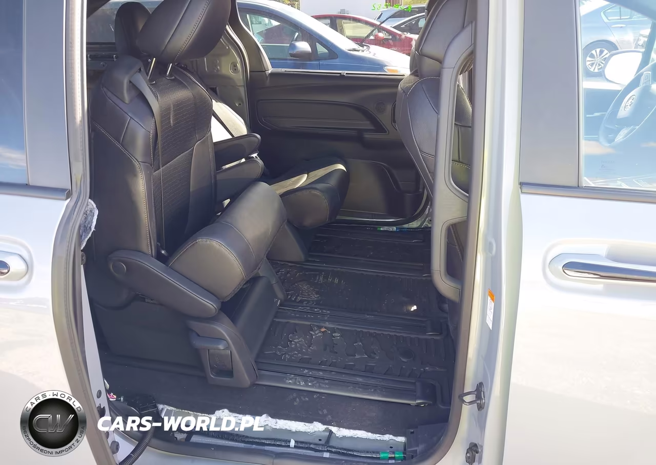 2025 Toyota Sienna Woodland Edition VIN:5TDCSKFC1SS200874 - 8