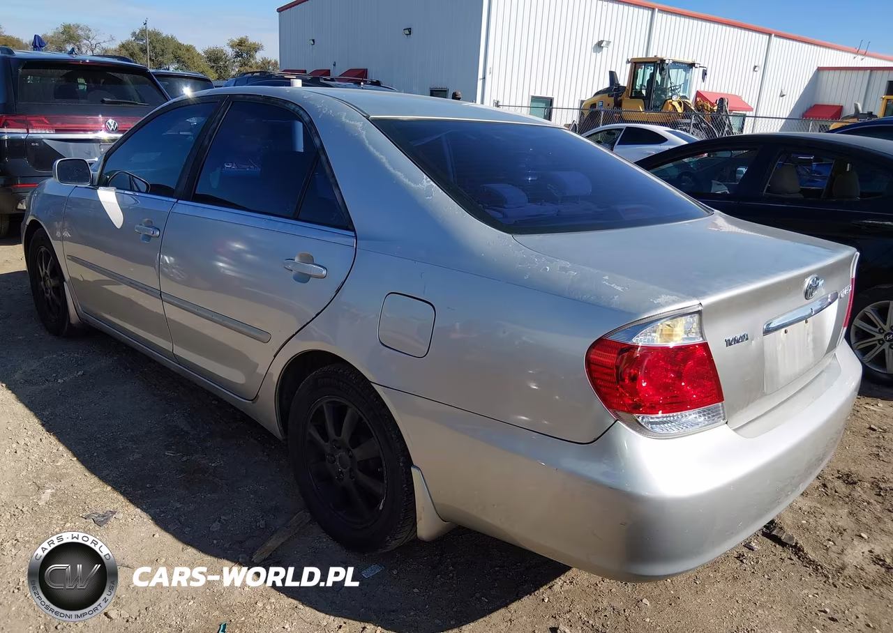 2005 Toyota Camry Xle VIN:4T1BE32K35U965232 - 3