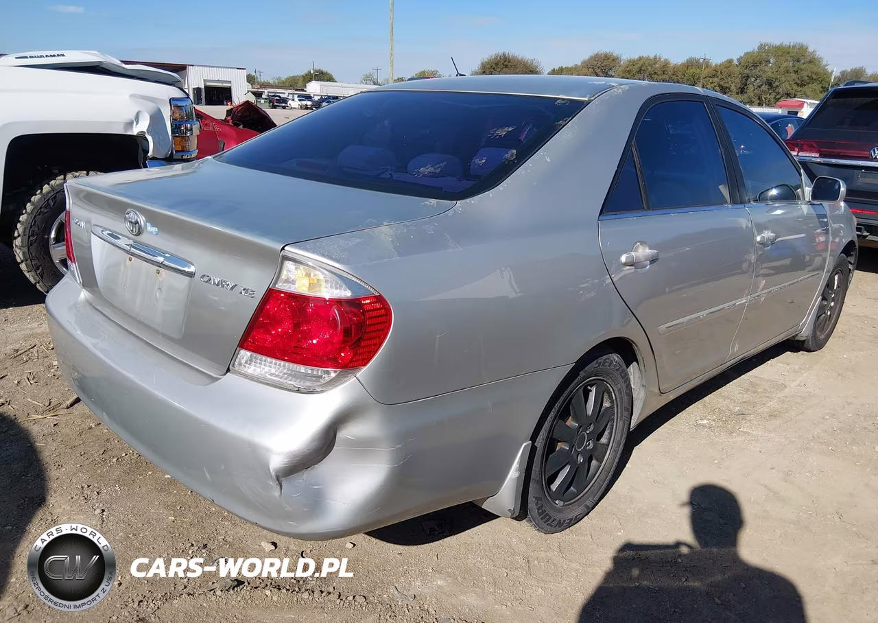2005 Toyota Camry Xle VIN:4T1BE32K35U965232 - 4