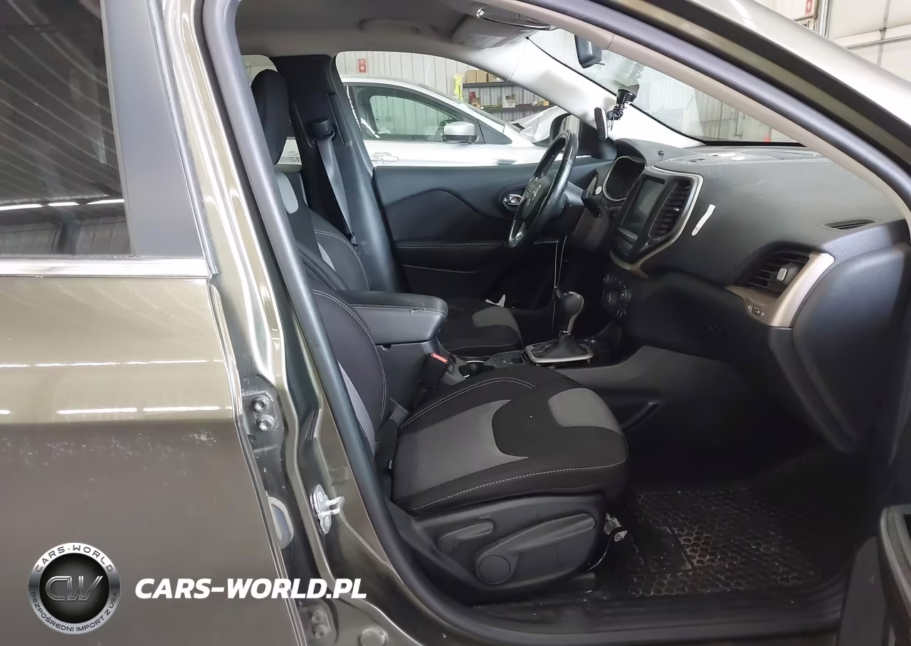 2014 Jeep Cherokee Latitude VIN:1C4PJMCB2EW230045 - 5