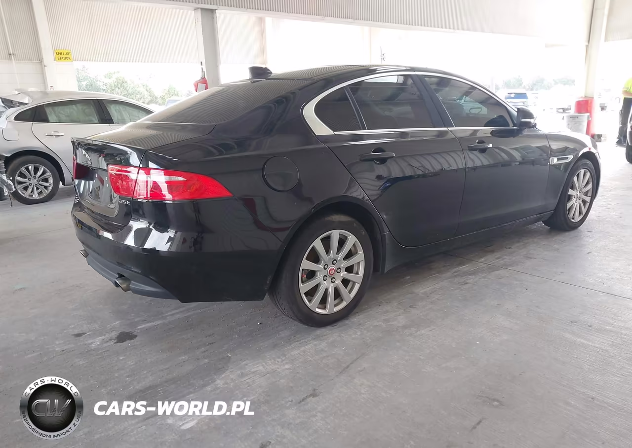 2019 Jaguar Xe 25T VIN:SAJAR4FXXKCP50000 - 4
