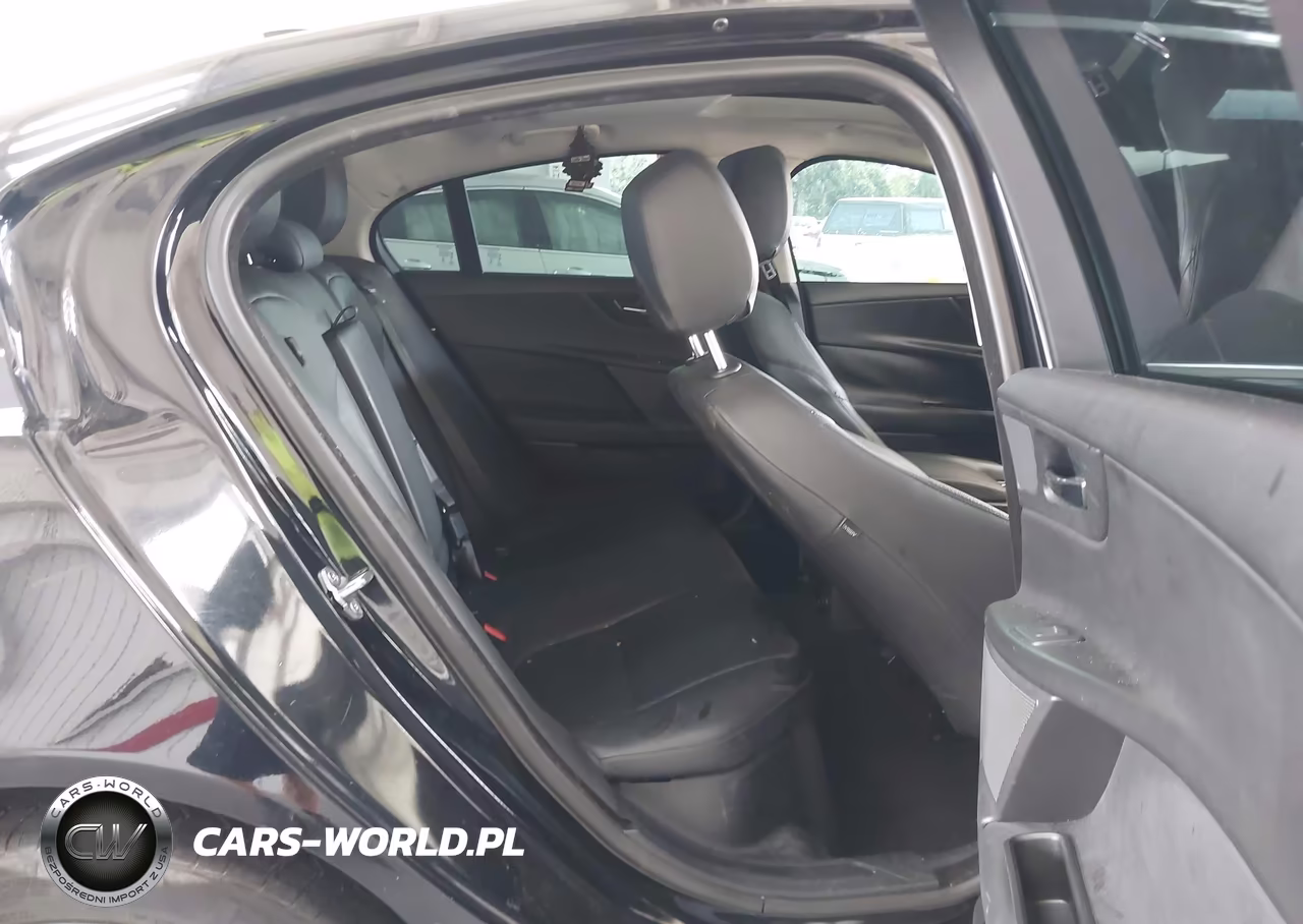 2019 Jaguar Xe 25T VIN:SAJAR4FXXKCP50000 - 8