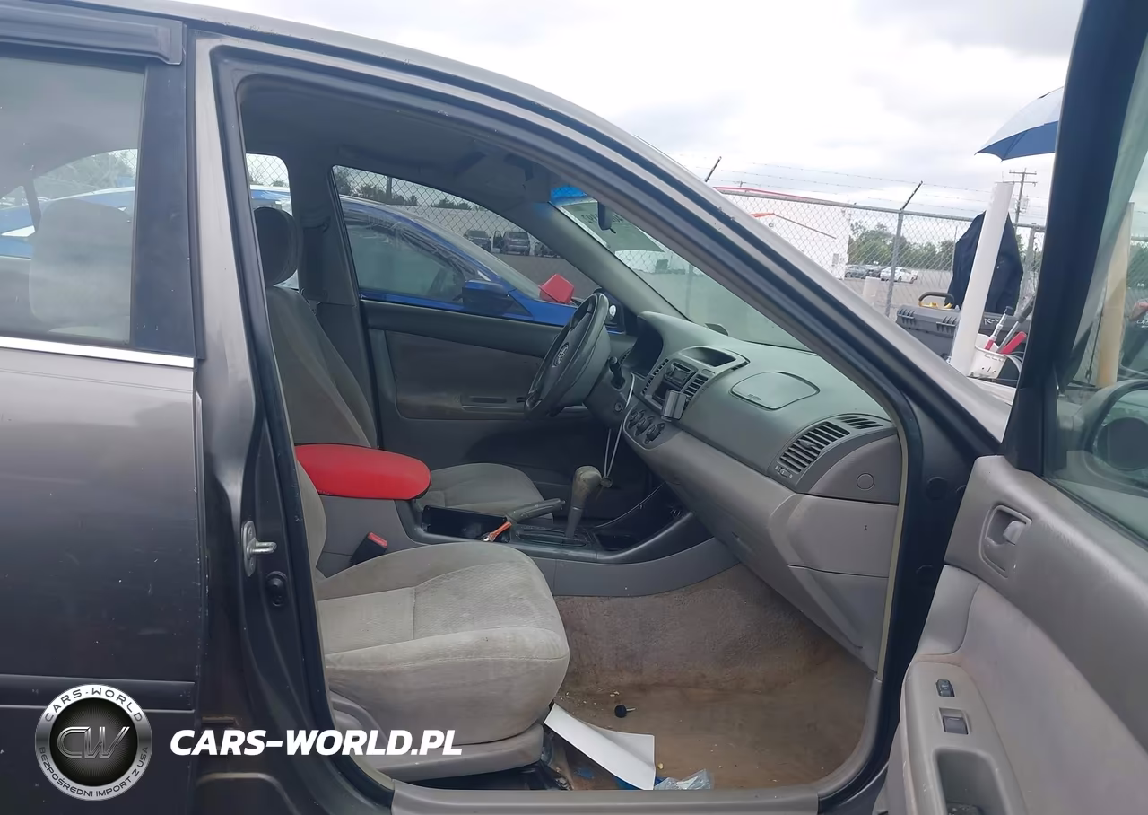 2002 Toyota Camry Le VIN:JTDBE32K120107135 - 5