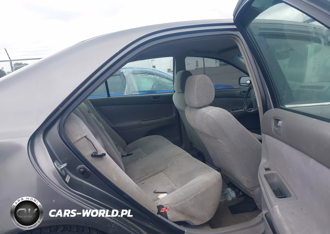 2002 Toyota Camry Le VIN:JTDBE32K120107135 - 8