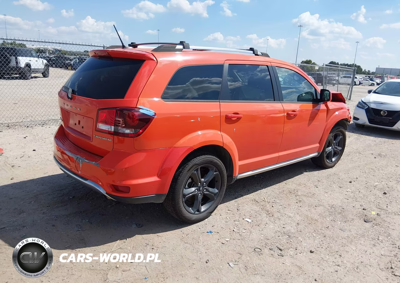 2018 Dodge Journey Crossroad VIN:3C4PDCGB8JT277382 - 4