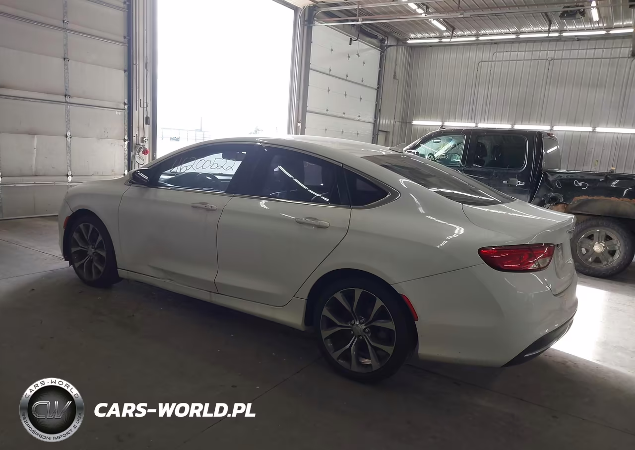 2015 Chrysler 200 C VIN:1C3CCCCBXFN529622 - 3