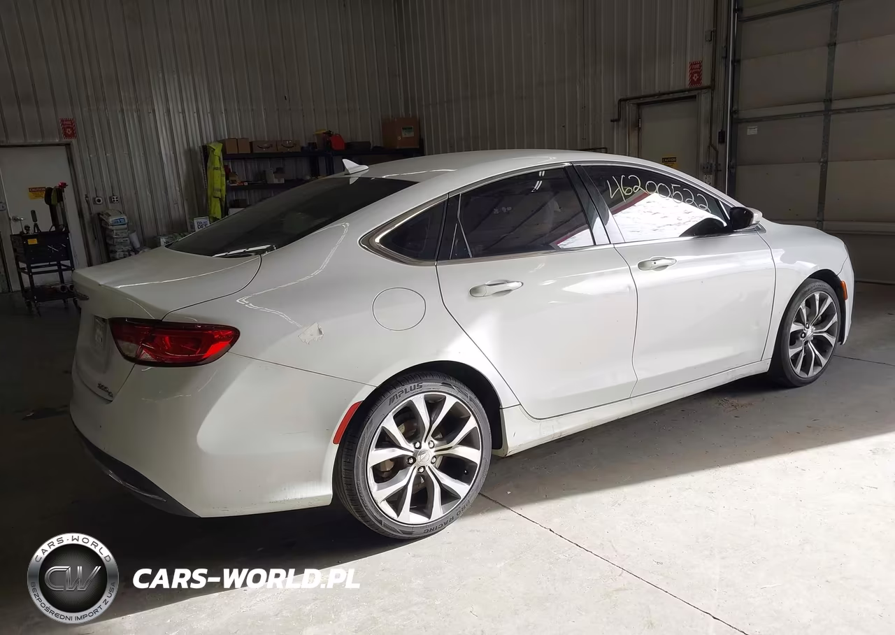 2015 Chrysler 200 C VIN:1C3CCCCBXFN529622 - 4