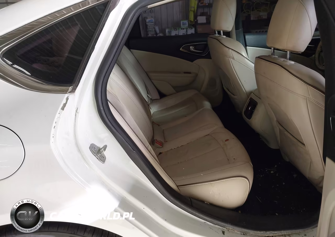 2015 Chrysler 200 C VIN:1C3CCCCBXFN529622 - 7