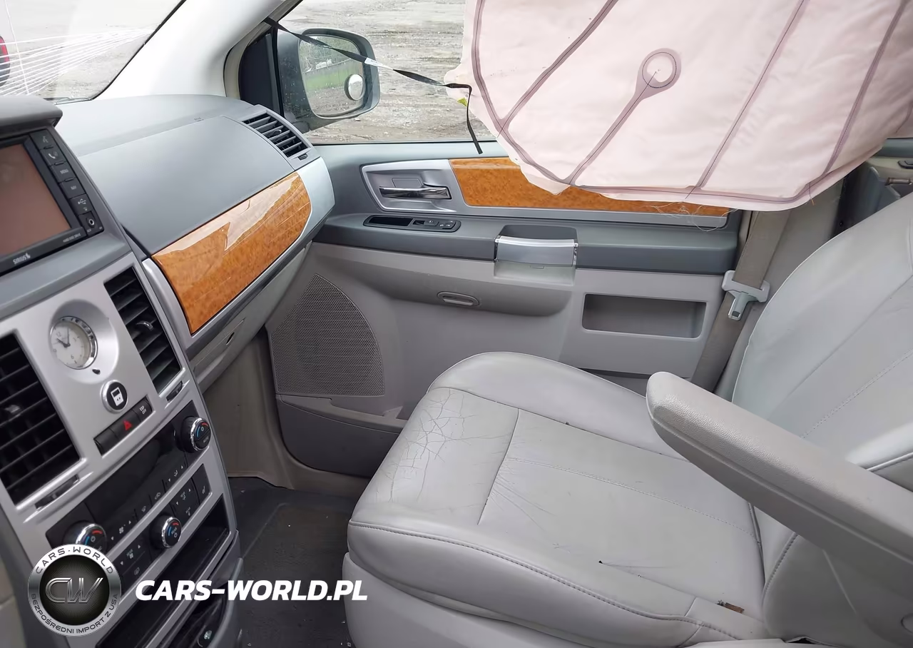 2010 Chrysler Town & Country Limited VIN:2A4RR6DX1AR501228 - 5