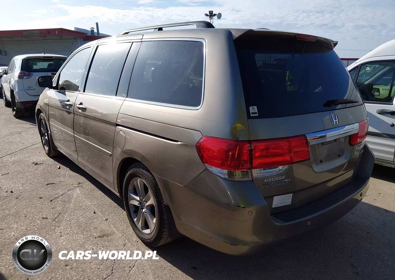 2010 Honda Odyssey Touring VIN:5FNRL3H93AB055709 - 3