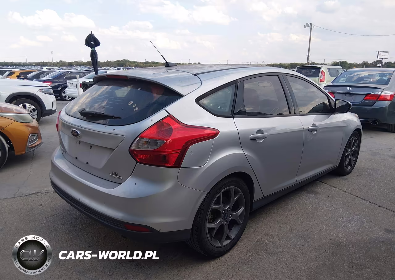 2014 Ford Focus Se VIN:1FADP3K29EL174951 - 4