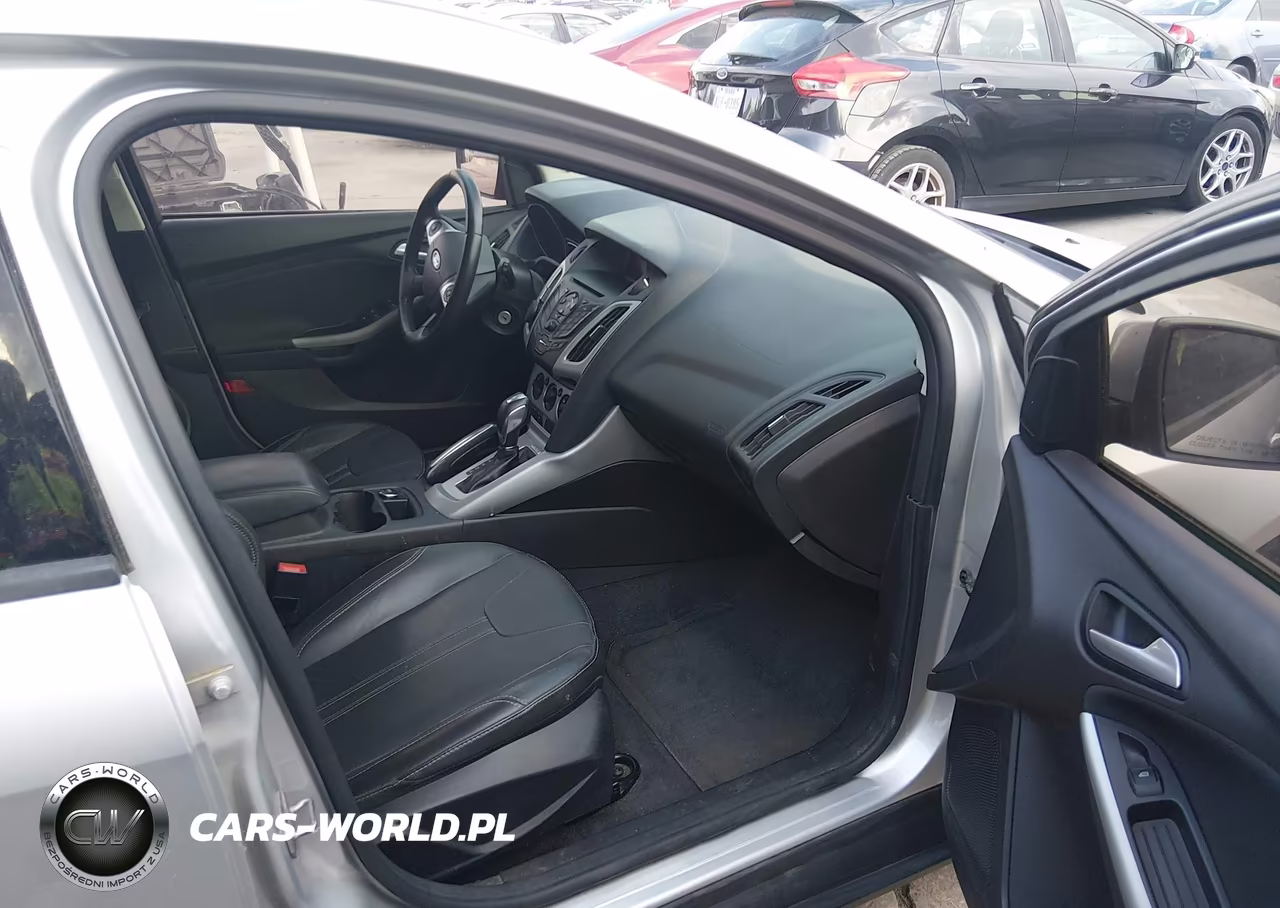 2014 Ford Focus Se VIN:1FADP3K29EL174951 - 5