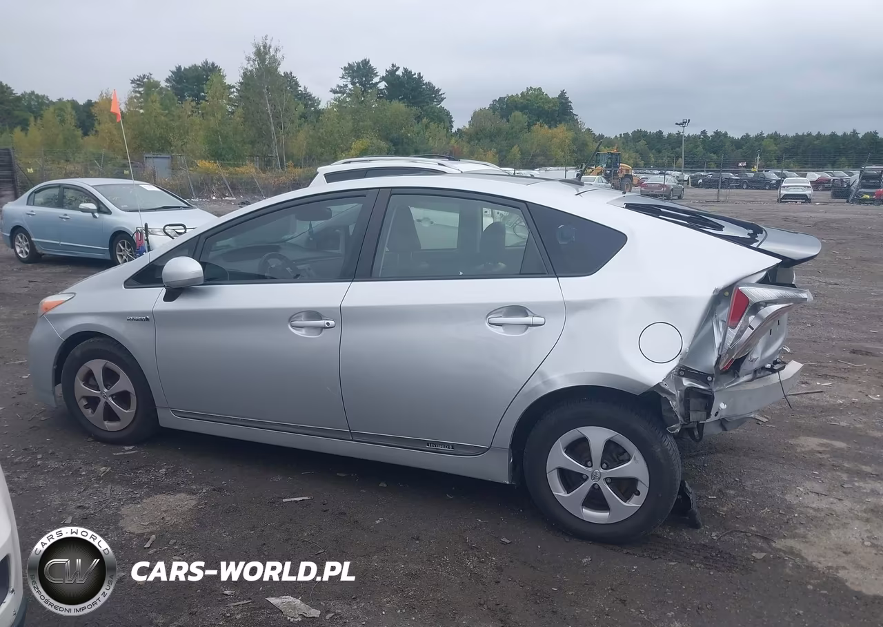 2013 Toyota Prius Four VIN:JTDKN3DUXD5569715 - 15
