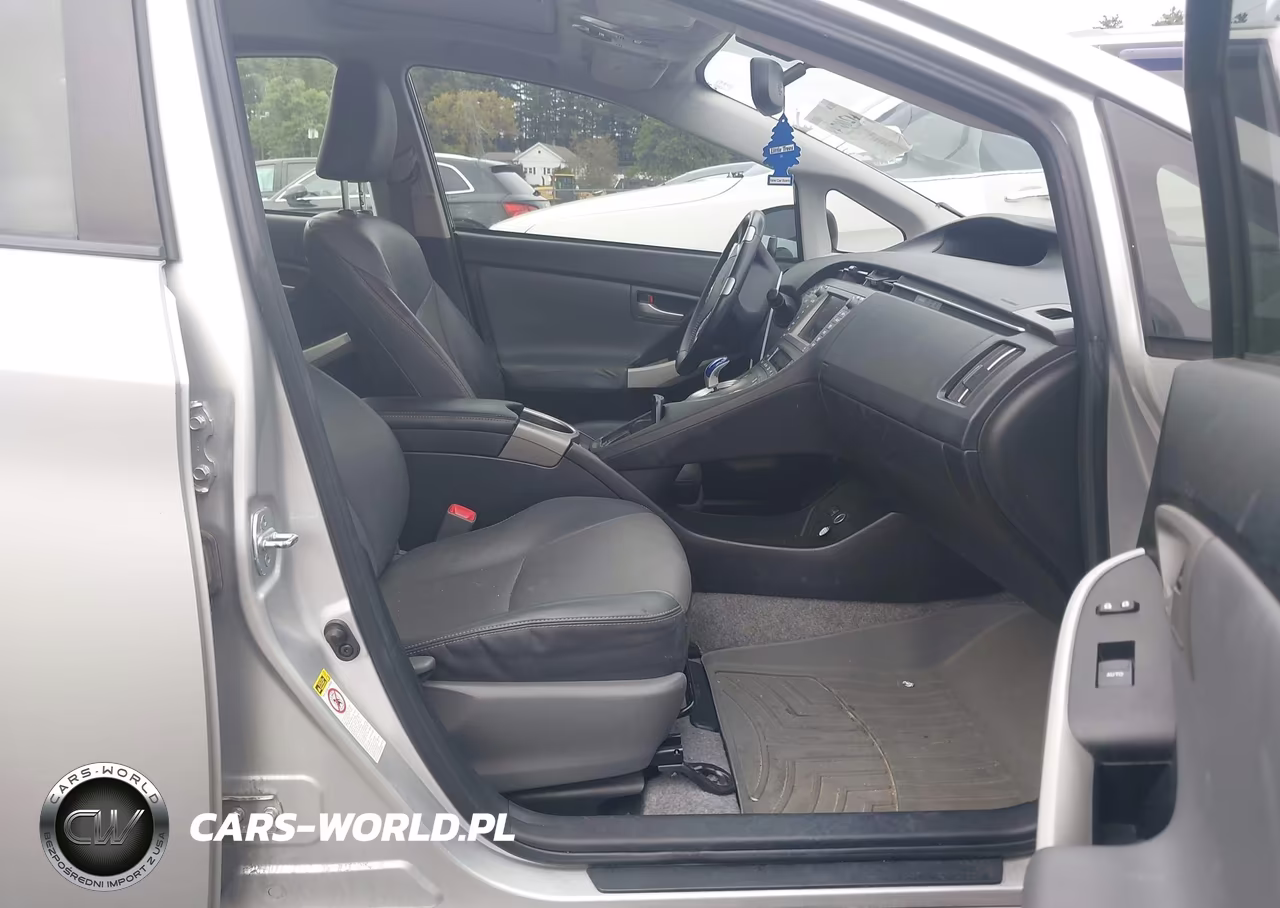 2013 Toyota Prius Four VIN:JTDKN3DUXD5569715 - 5