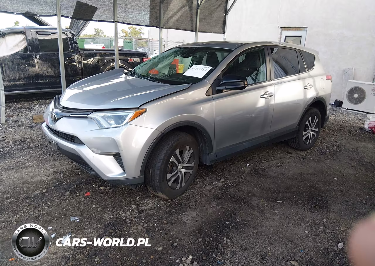 2018 Toyota Rav4 Le VIN:2T3BFREV7JW715743 - 2
