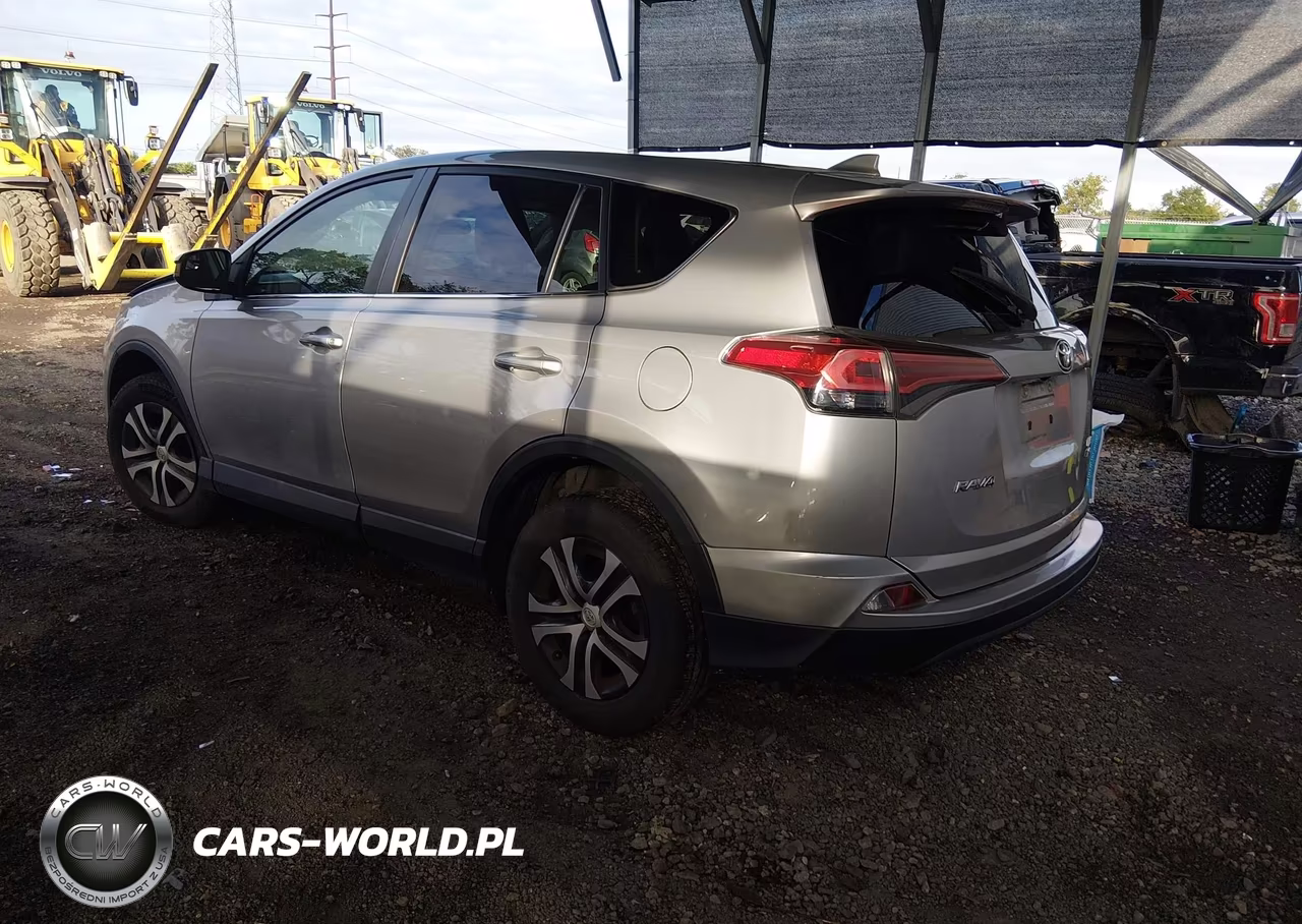 2018 Toyota Rav4 Le VIN:2T3BFREV7JW715743 - 3