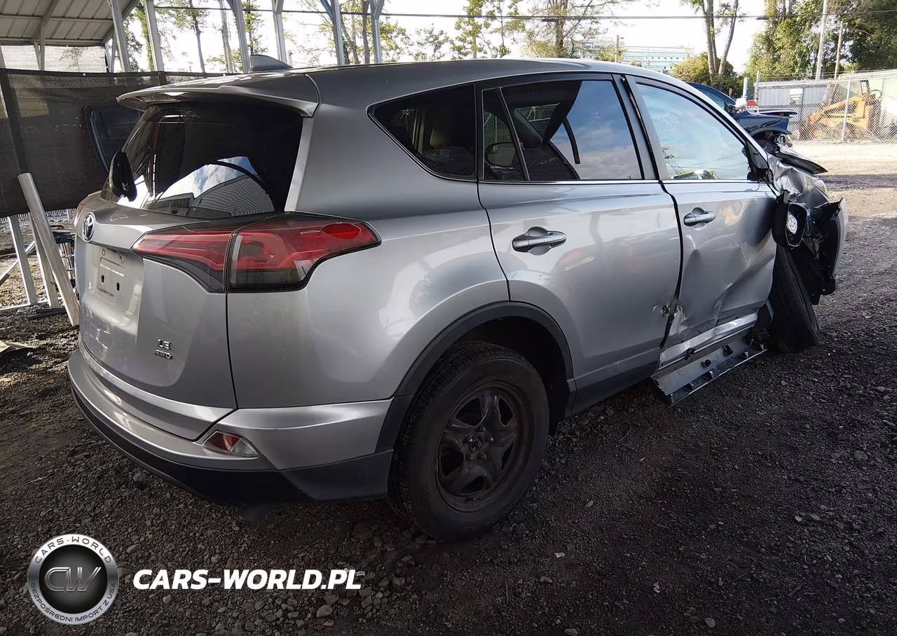 2018 Toyota Rav4 Le VIN:2T3BFREV7JW715743 - 4