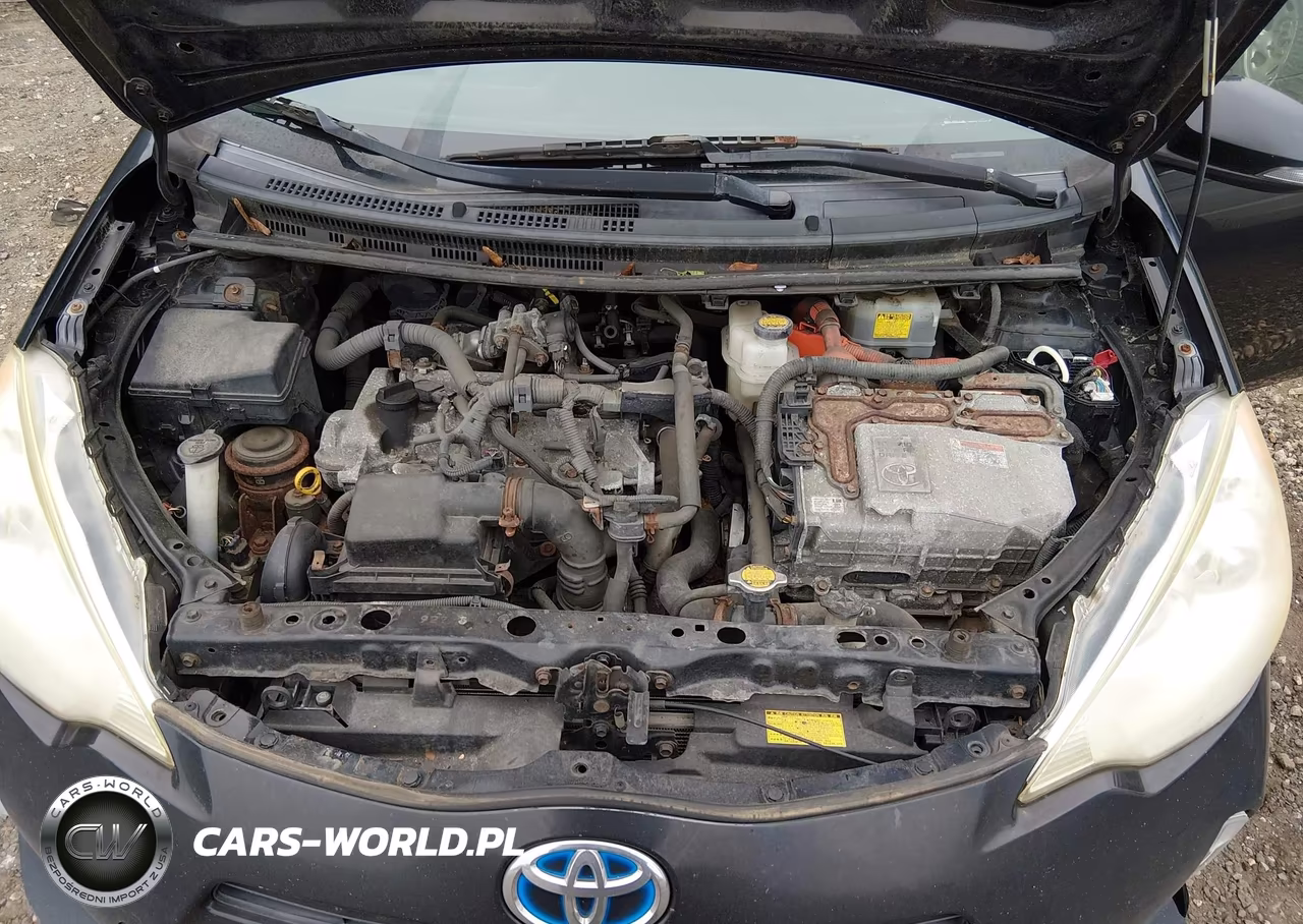2013 Toyota Prius C One VIN:JTDKDTB3XD1537125 - 10