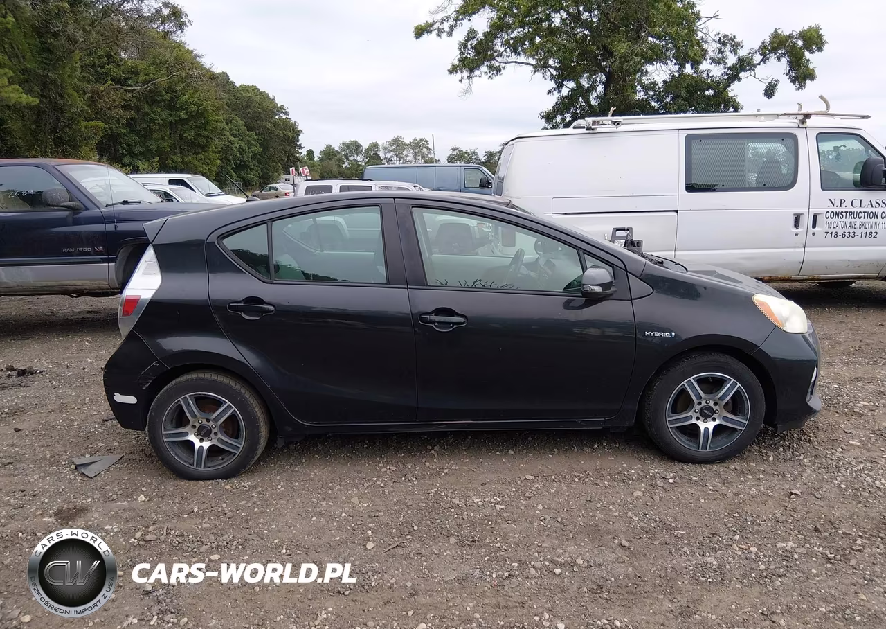 2013 Toyota Prius C One VIN:JTDKDTB3XD1537125 - 13