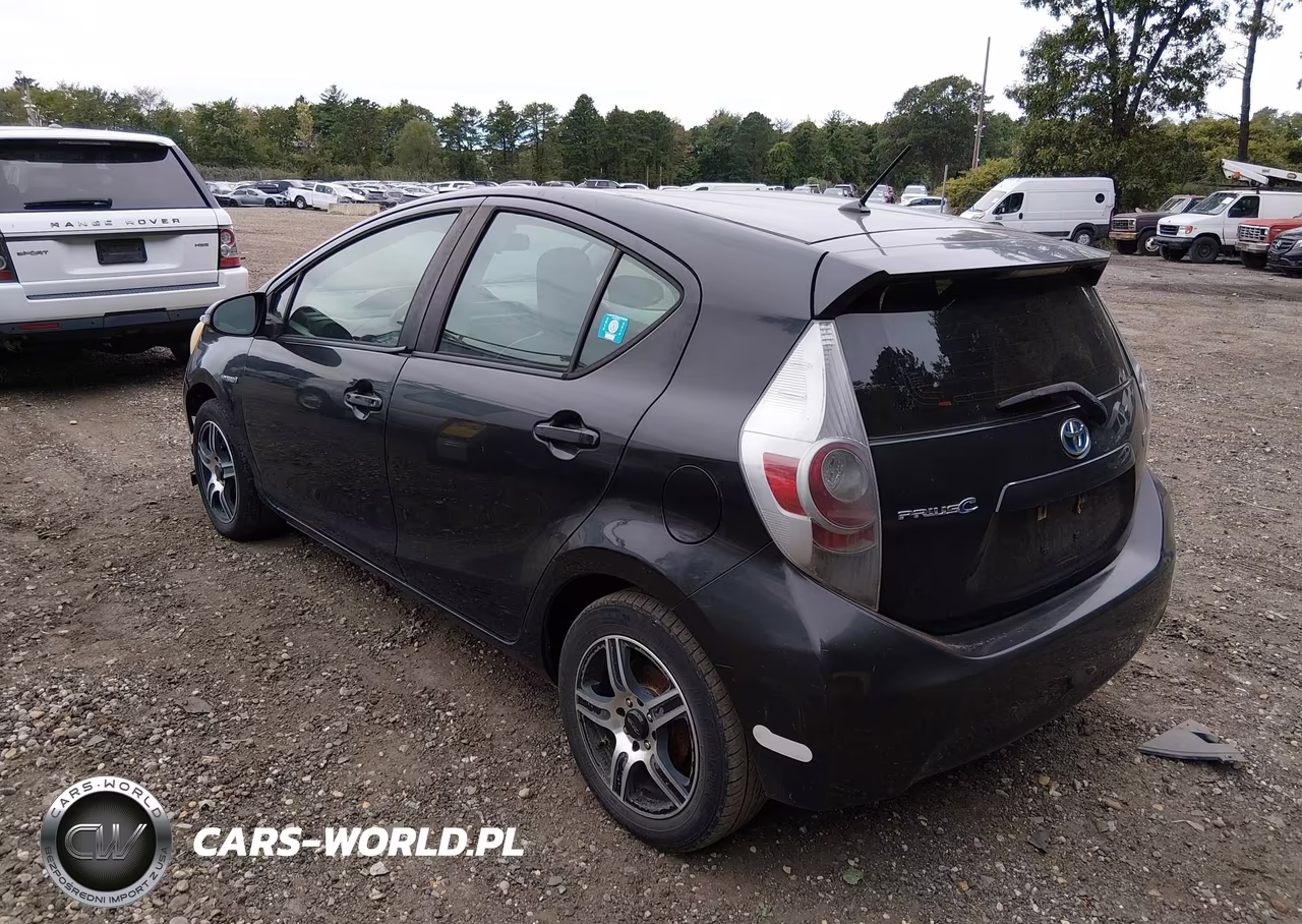 2013 Toyota Prius C One VIN:JTDKDTB3XD1537125 - 3