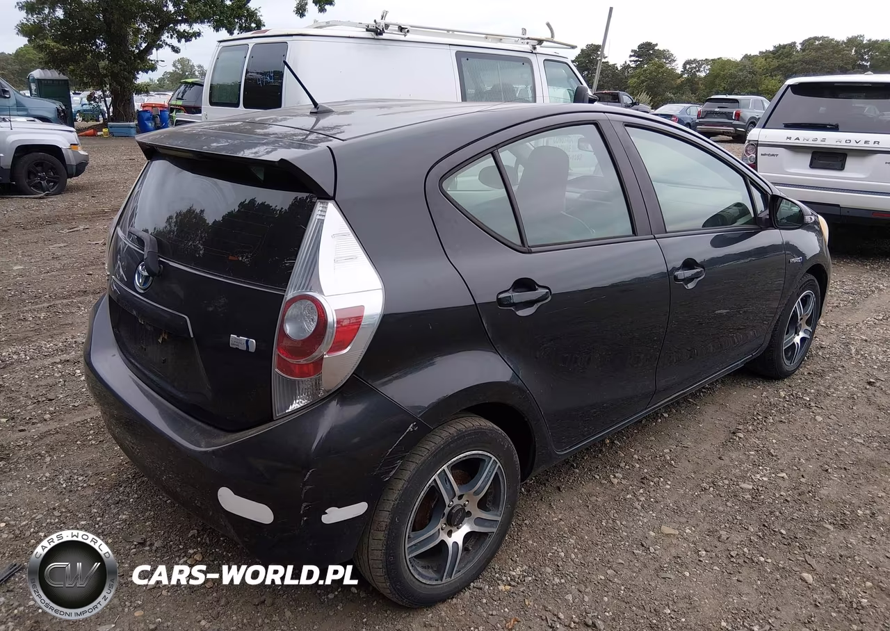 2013 Toyota Prius C One VIN:JTDKDTB3XD1537125 - 4