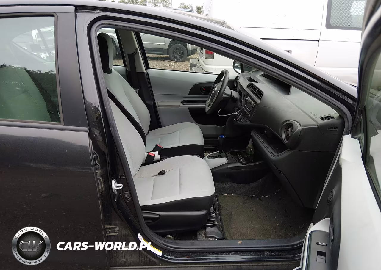 2013 Toyota Prius C One VIN:JTDKDTB3XD1537125 - 5