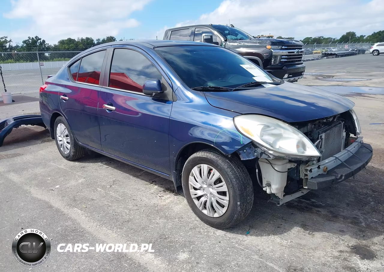 2013 Nissan Versa Sv