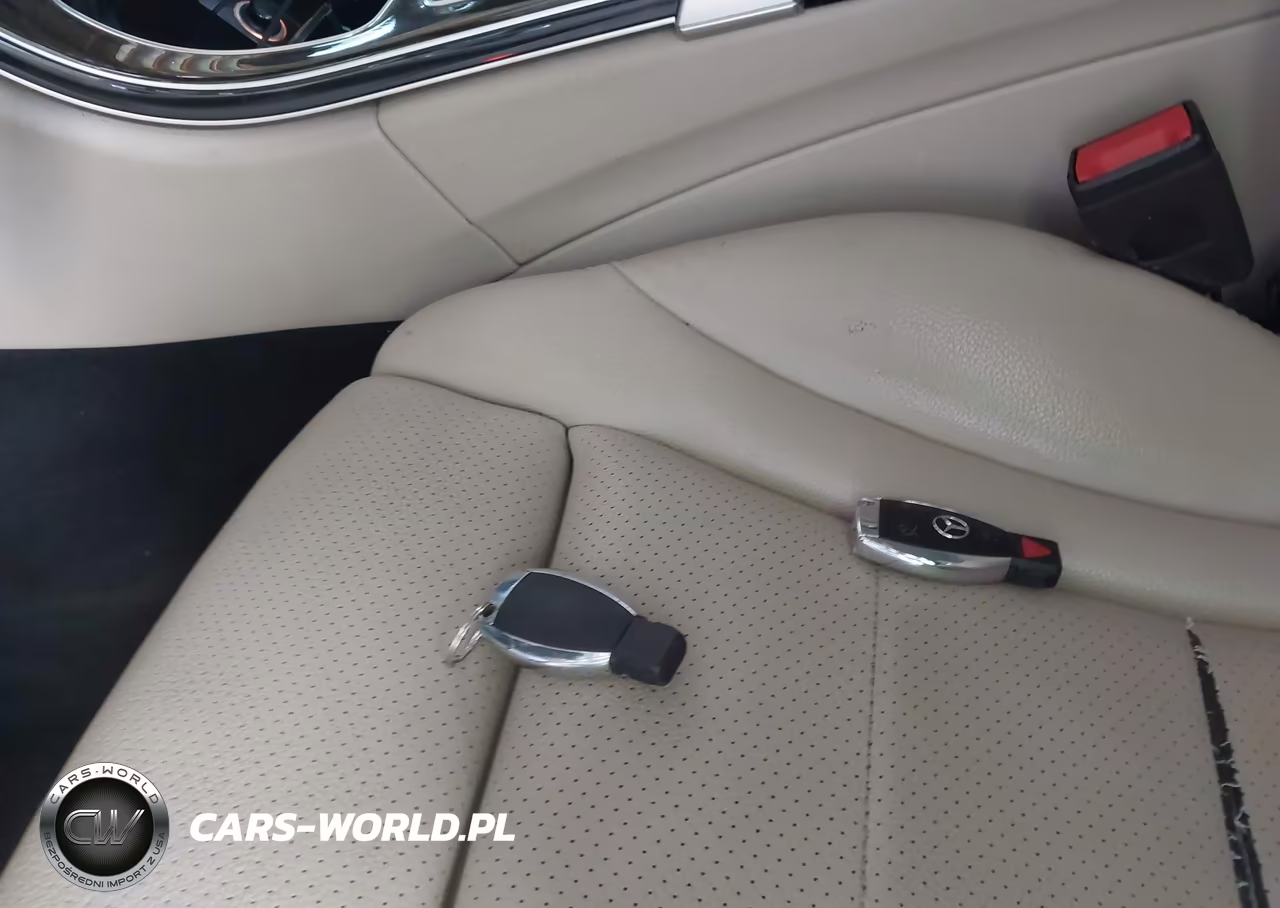 2018 Mercedes-Benz C 300 VIN:55SWF4JB9JU277666 - 11