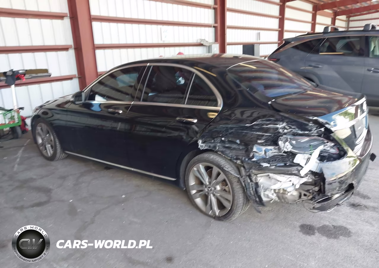 2018 Mercedes-Benz C 300 VIN:55SWF4JB9JU277666 - 3