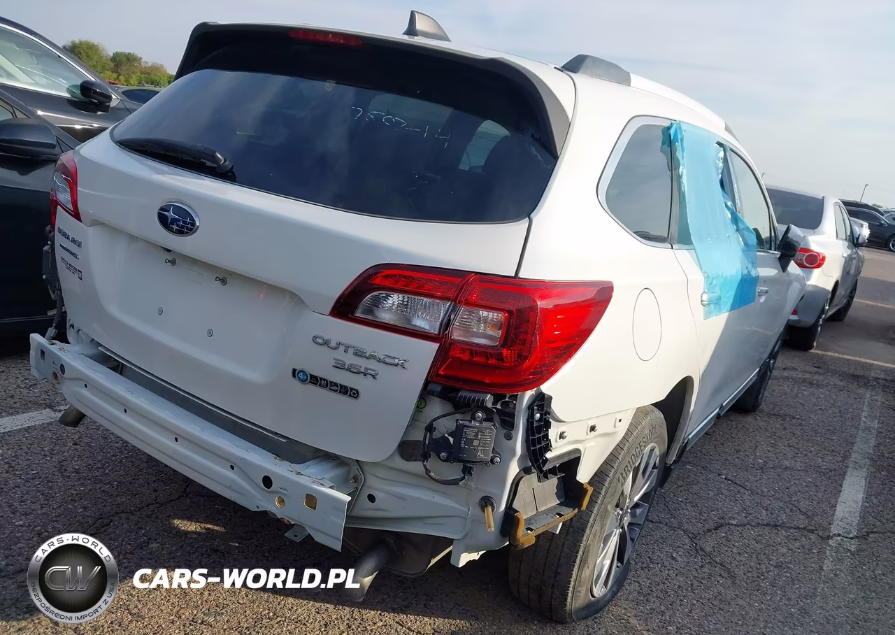 2018 Subaru Outback Touring VIN:4S4BSETC5J3214144 - 4