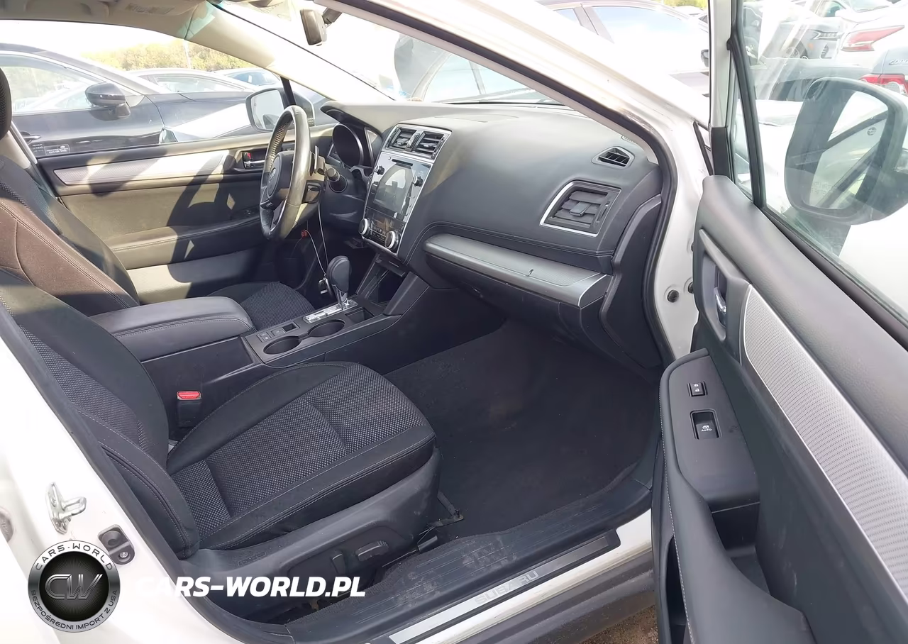 2018 Subaru Outback Touring VIN:4S4BSETC5J3214144 - 5