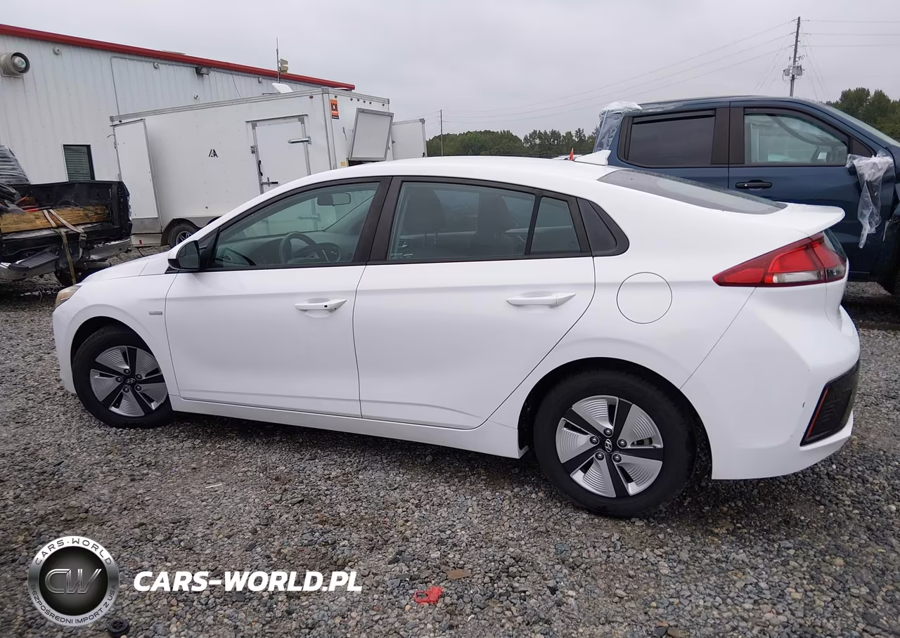 2018 Hyundai Ioniq Hybrid Blue VIN:KMHC65LC4JU075577 - 14