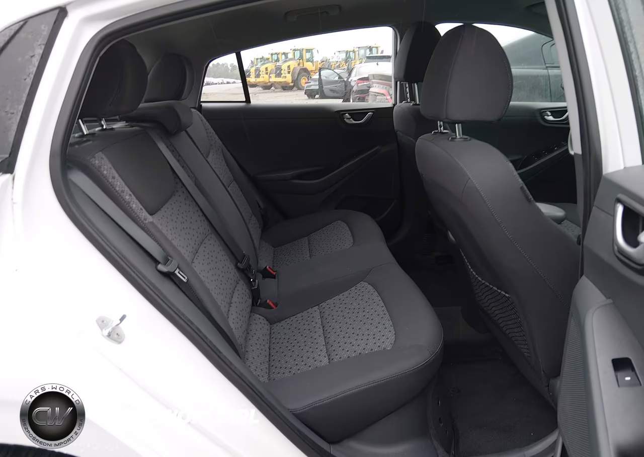 2018 Hyundai Ioniq Hybrid Blue VIN:KMHC65LC4JU075577 - 8