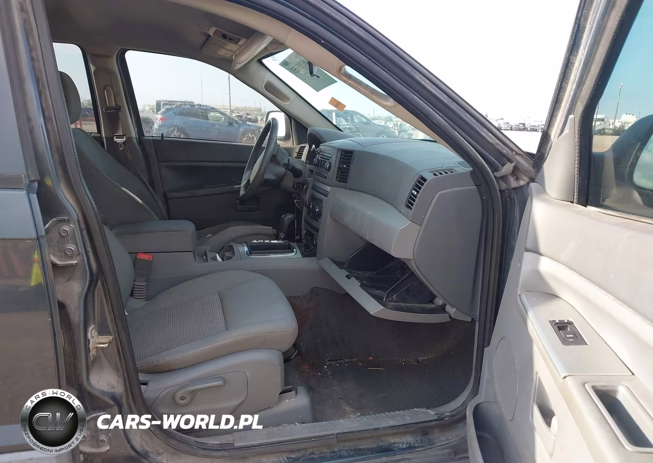 2007 Jeep Grand Cherokee Laredo VIN:1J8GR48K27C556099 - 5