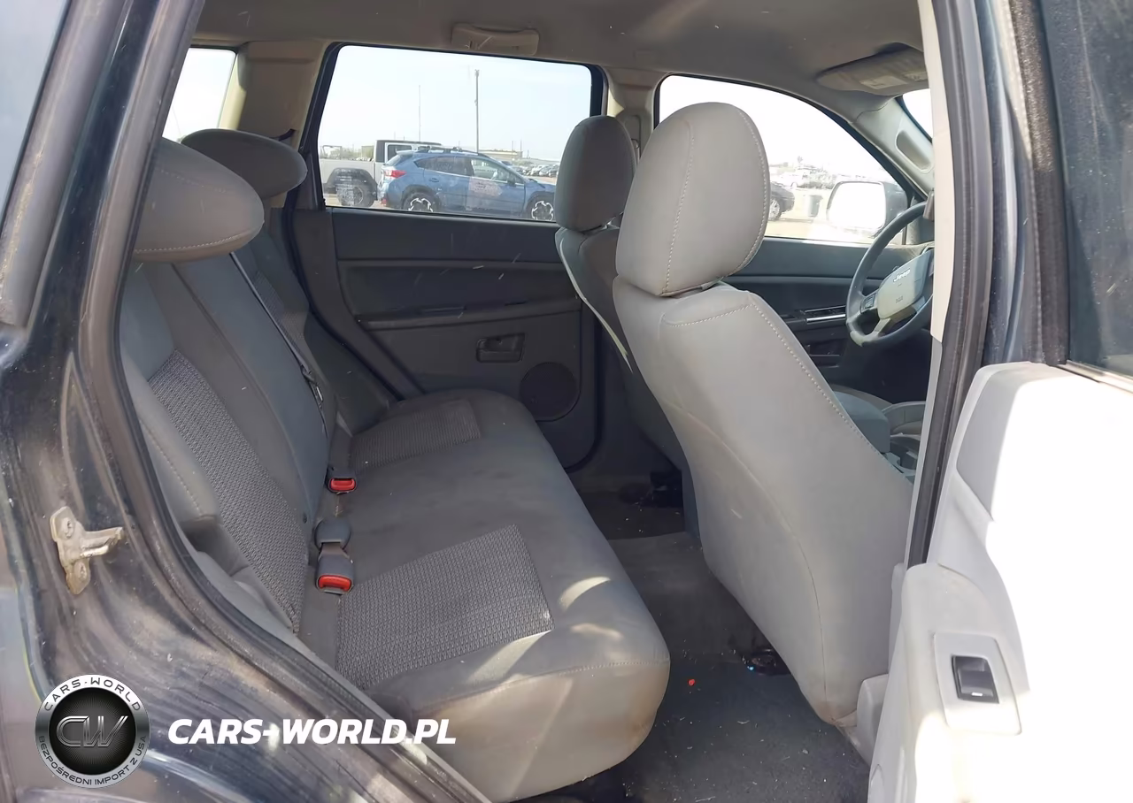 2007 Jeep Grand Cherokee Laredo VIN:1J8GR48K27C556099 - 8