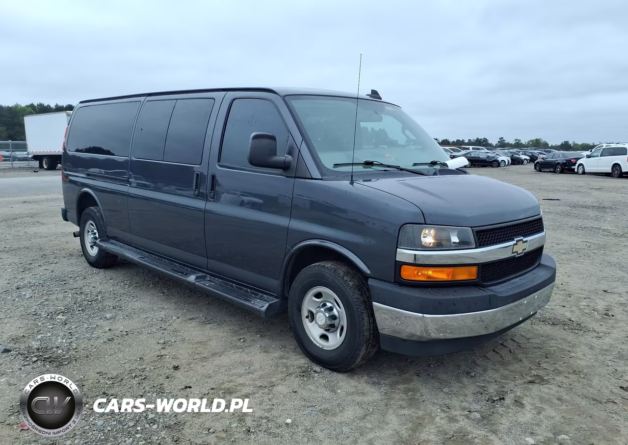 2017 Chevrolet Express 3500 Lt VIN:1GAZGPFGXH1303446 - 1
