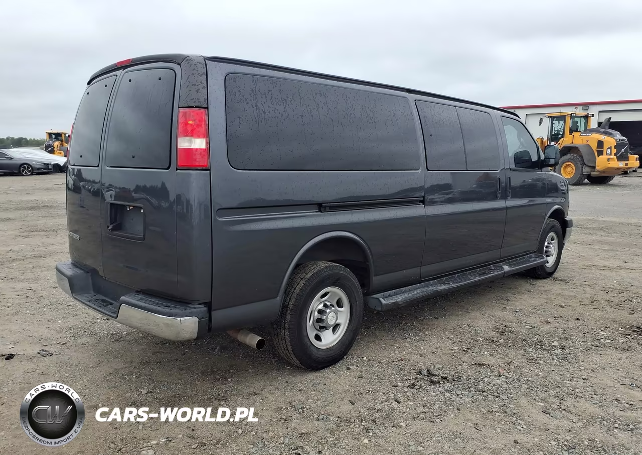 2017 Chevrolet Express 3500 Lt VIN:1GAZGPFGXH1303446 - 4