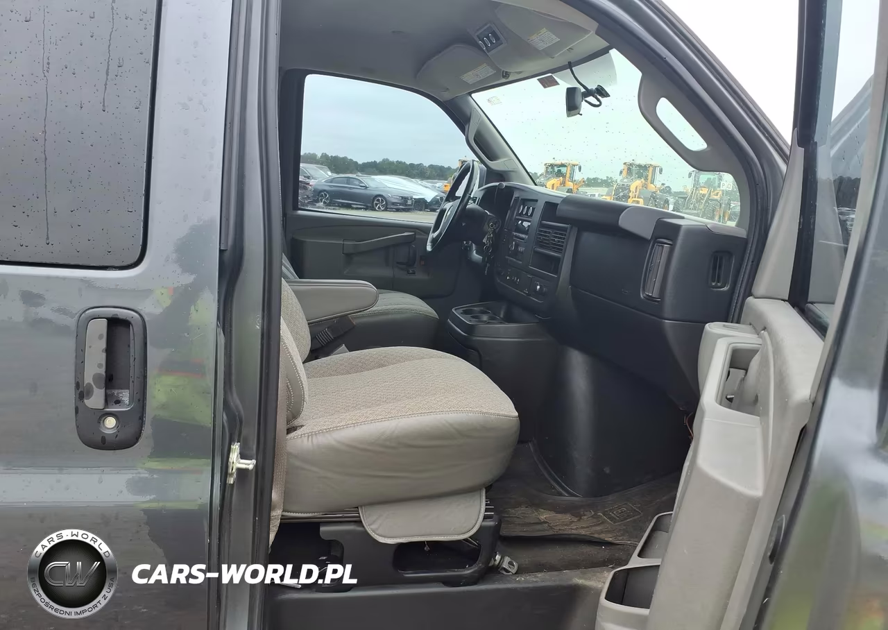 2017 Chevrolet Express 3500 Lt VIN:1GAZGPFGXH1303446 - 5