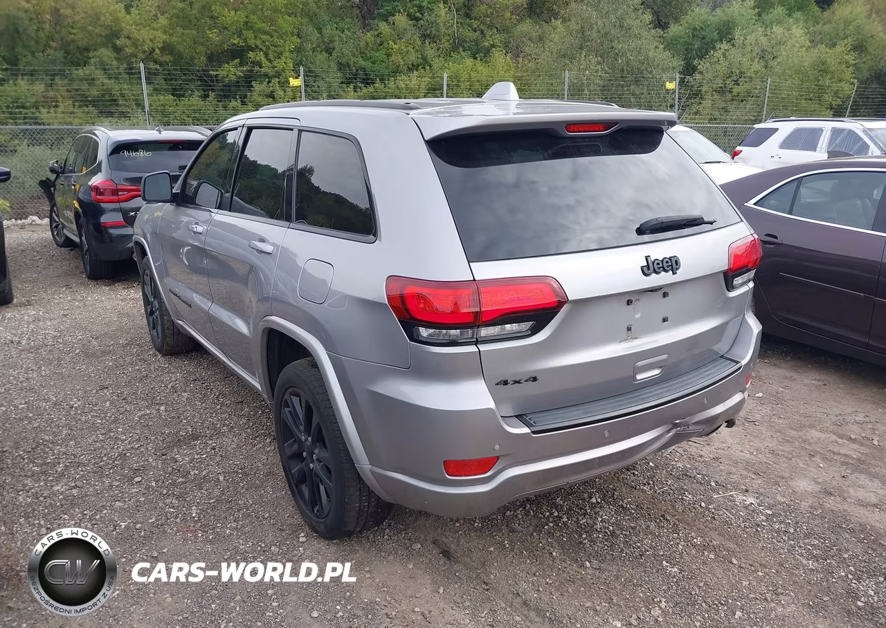 2017 Jeep Grand Cherokee Altitude 4X4 VIN:1C4RJFAG5HC910353 - 3