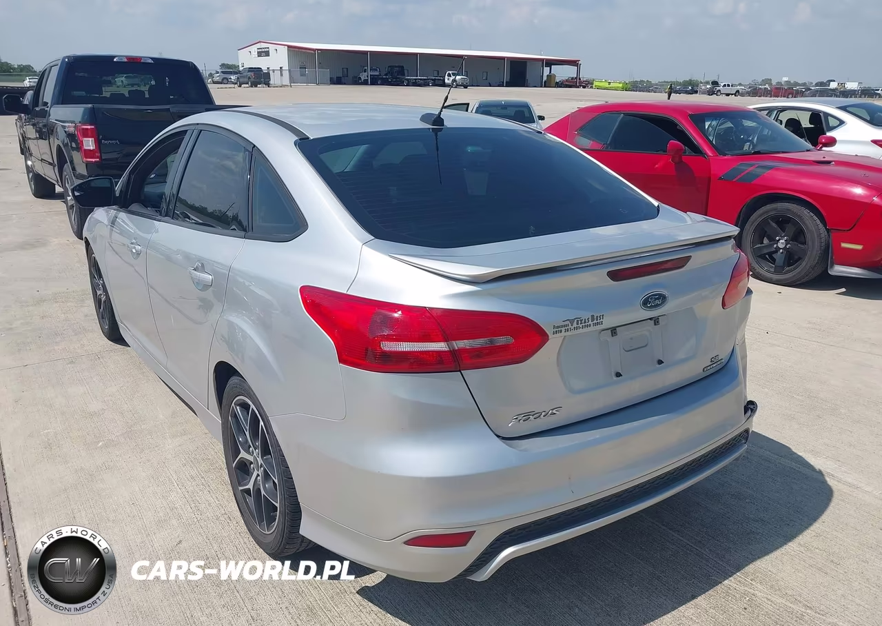 2015 Ford Focus Se VIN:1FADP3F27FL248167 - 3