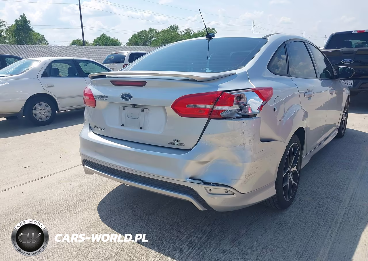2015 Ford Focus Se VIN:1FADP3F27FL248167 - 4