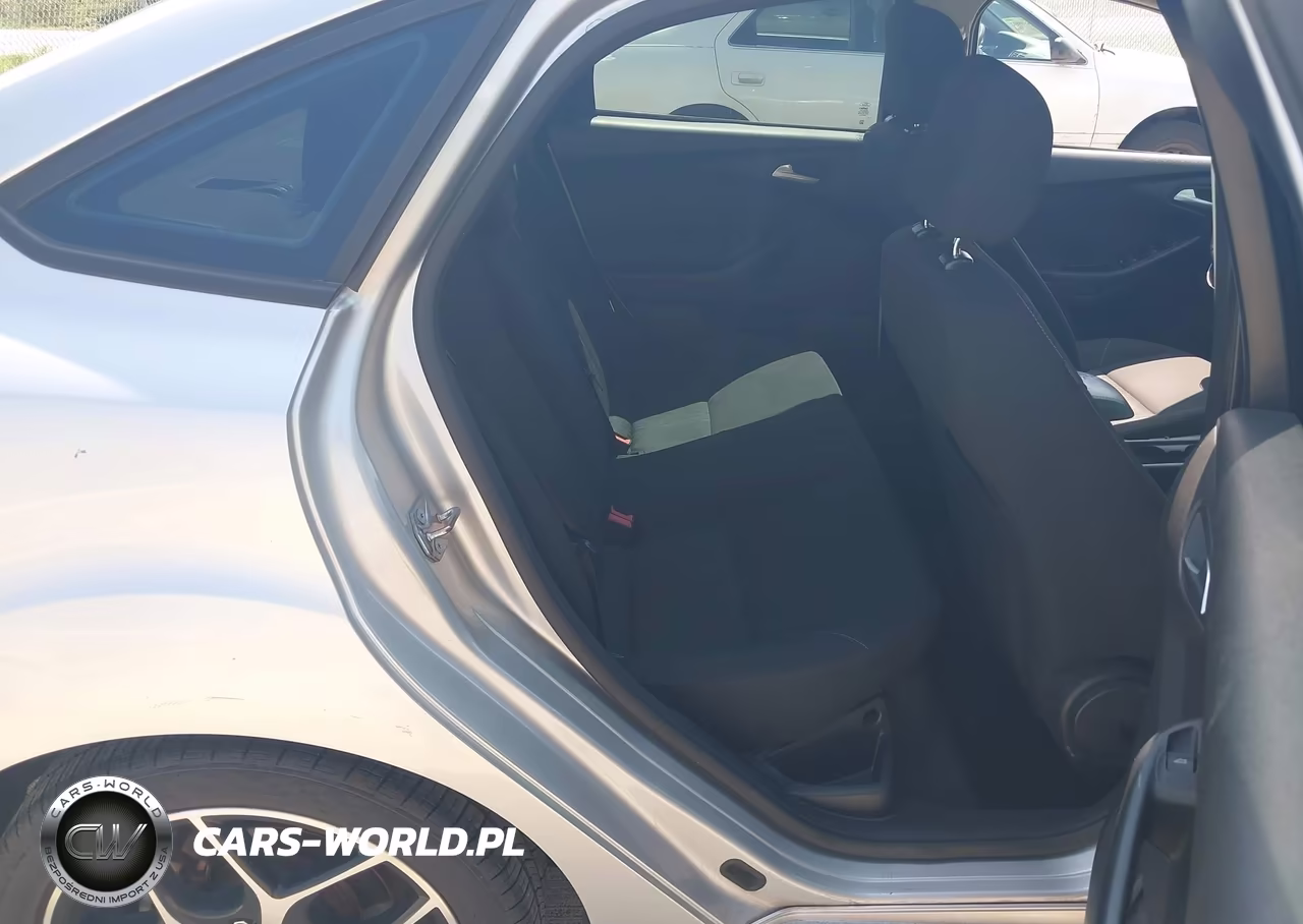 2015 Ford Focus Se VIN:1FADP3F27FL248167 - 8